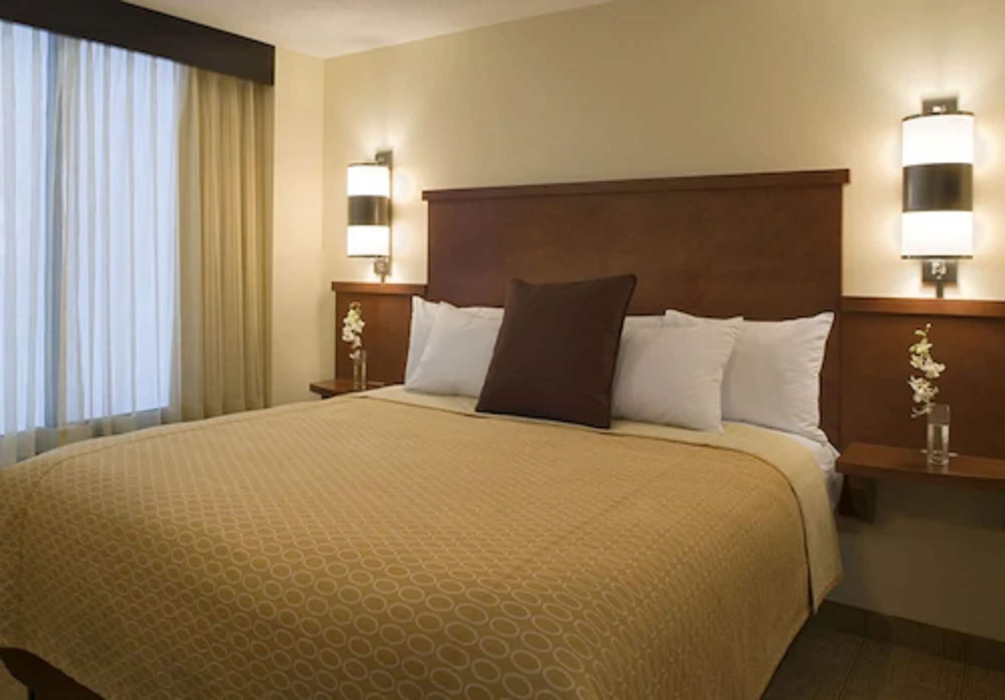 Hyatt Place Downtown Hotel Riverside