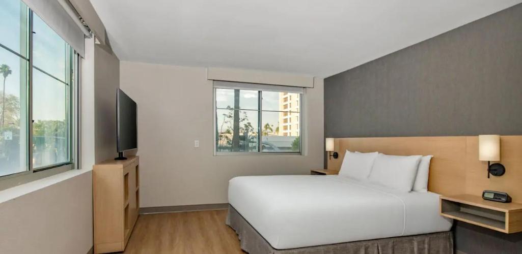 Hyatt Place Downtown Hotel Riverside