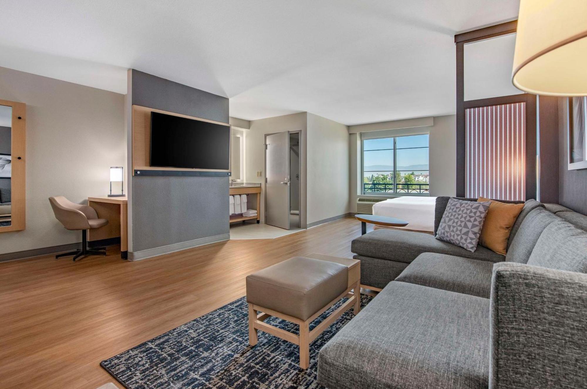 Hyatt Place Downtown 3*