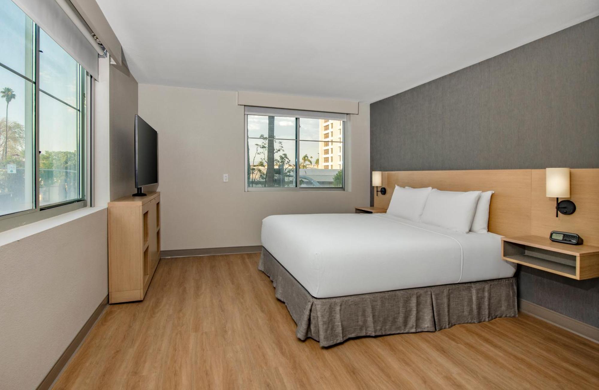 Hyatt Place Downtown Hotel Riverside